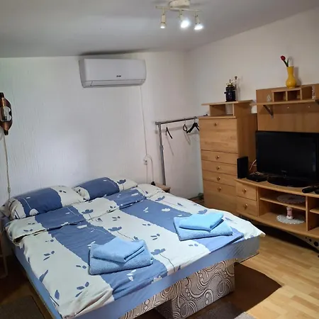 Tasa I Miki Apartment *